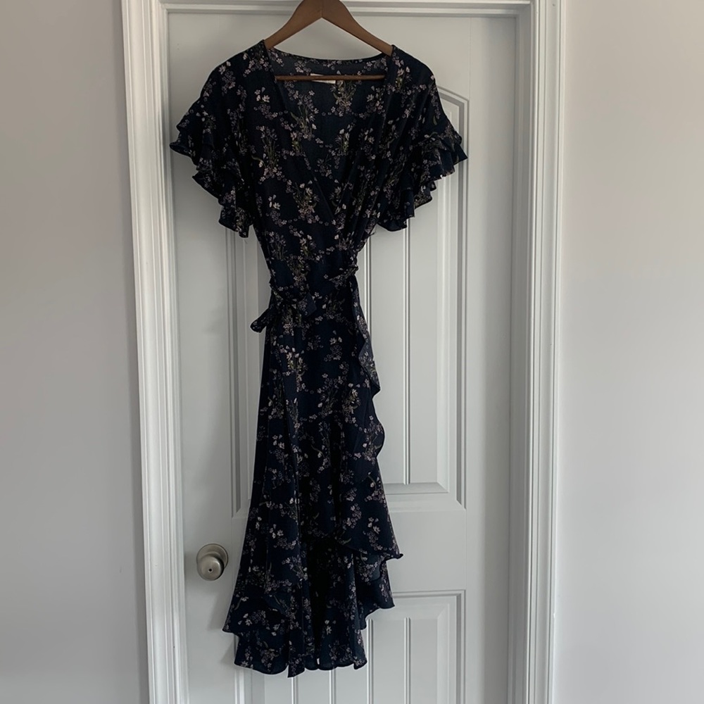 Size L navy blue floral wrap dress. Midi length.